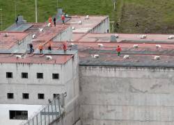 SNAI informó que 170 servidores penitenciarios siguen retenidos en cárceles del Ecuador.