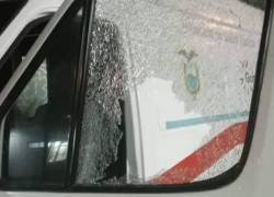 Fotografía de una de las ventanas del vehículo afectado.