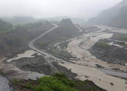 Río Loco desbordado por fuertes lluvias.
