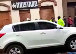 Agente llamó a la Policía para que detuvieron al militar.