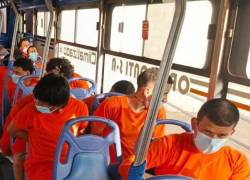 Traslado de reos a la cárcel de máxima seguridad en Santa Elena.