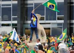 Tras el asalto al palacio presidencial y a la Corte Suprema de Brasil por parte de seguidores de Bolsonaro, las autoridades brasileñas iniciaron investigaciones y tomaron medidas.