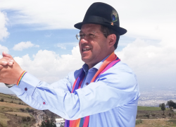 Yaku Pérez rechazó un sobre con dinero que le ofreció Jorge Guamán