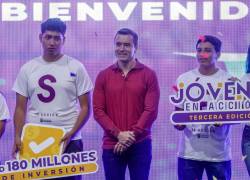 El presidente de Ecuador, Daniel Noboa (c), participa en la nueva etapa del programa Jóvenes en Acción este miércoles.