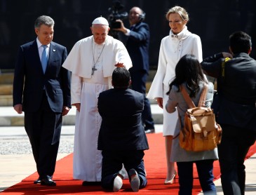 El papa Francisco llegó a Colombia para hablar de paz y defensa de la vida