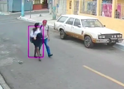 La joven fue interceptada por un sujeto bajo amenazas en el sur de Guayaquil.