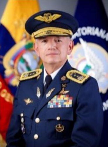 $!Alto mando militar de las FF.AA. toma posesión: biografía de los nuevos comandantes