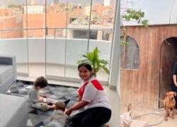 Futbolista le regaló un departamento a su niñera, quien vivía en una casa de madera