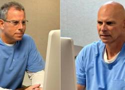 Erik Menéndez (izq.) y Lyle Menéndez (der.) ante la junta de libertad condicional por videoconferencia.