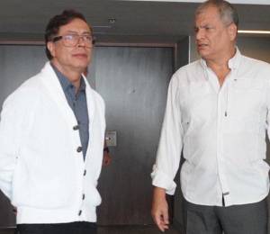 Fotografía compartida por Petro en la que se encuentra reunido con Correa.