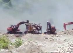FF.AA. hacen aclaración sobre destrucción de maquinaria ecuatoriana utilizada para minería ilegal en Perú
