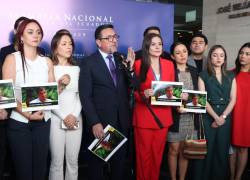 Fotografía de la rueda de prensa que dio la bancada oficialista ADN en el Palacio Legislativo.