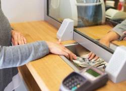 Cuenca: Faltaban 94.000 dólares en un banco y se descubrió que el cajero había transferido el dinero