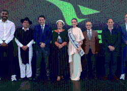 Frickson Erazo, ex futbolista e influencer; Manuel Caizabanda Jerez, prefecto de la Provincia de Tungurahua; Xavier Cuesta, Plasticaucho Industrial, SA; Diana Caiza, alcaldesa de Ambato; Martina Salcedo Cobos, reina de Ambato; Patricio Cuesta Holguín, Plasticaucho Industrial, SA; Francisco Egas Larreátegui, presidente de la Federación Ecuatoriana de Fútbol; Patricio Toro, Plasticaucho Industrial, SA; y Andrés Larriva, gerente comercial de Independiente del Valle.