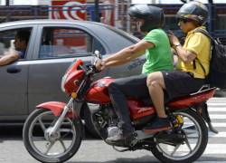 Solo una persona puede circular en moto en Guayaquil durante el estado de excepción