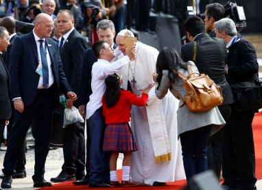 El papa Francisco llegó a Colombia para hablar de paz y defensa de la vida