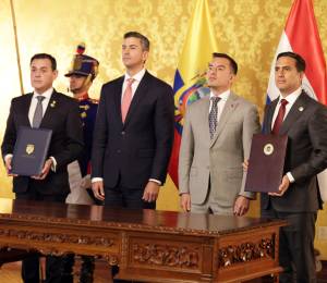 Los presidentes de Ecuador, Daniel Noboa, y de Paraguay, Santiago Peña, en el Palacio de Carondelet.