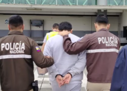 Fotografía que muestra el arribo del sospechoso a Ecuador.