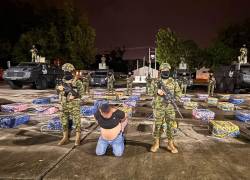 Fotografía que muestra a alias Gordo Andy tras su captura, en Tosagua, Manabí.