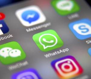 Europa acusa a Meta de usar un diseño adictivo en Facebook e Instagram y la amenaza con una multa multimillonaria