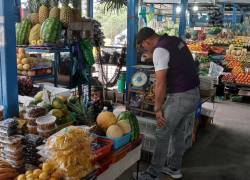 Controles de precios en mercados.