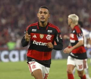 Samuel Lino celebrando el gol anotado ante Cruzeiro.