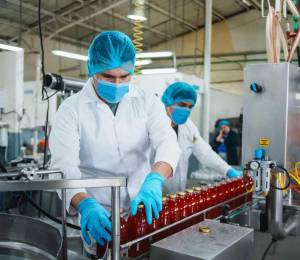 La planta agroindustrial de la UTPL cuenta con 27 maquinarias especializadas para el desarrollo y producción de alimentos con valor agregado.