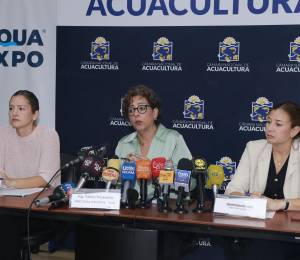 Pamela Nath, directora de Sustainable Shirmp Partnership; YahiraPiedrahita, directora ejecutiva de la Cámara Nacional de Acuacultura y Gabriela Nivelo , directora de AQUAEXPO.