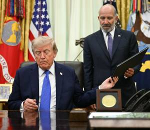El presidente de los Estados Unidos, Donald Trump, en el Despacho Oval de la Casa Blanca en Washington D. C., el 6 de agosto de 2026.