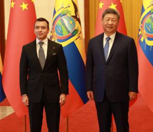 El presidente de la República Popular China, Xi Jinping, junto al presidente Daniel Noboa.