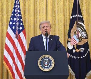 Trump debe entregar el trofeo al vencedor del Mundial 2026.