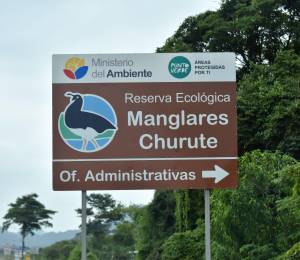 La reserva está ubicada en el kilómetro 49 de la vía Guayaquil-Machala, en el sector Churute, provincia del Guayas.