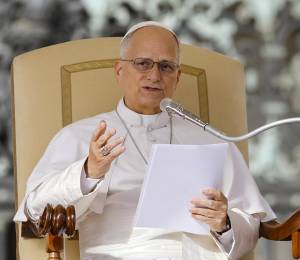 El papa León XIV durante su audiencia general semanal, en la Ciudad del Vaticano.