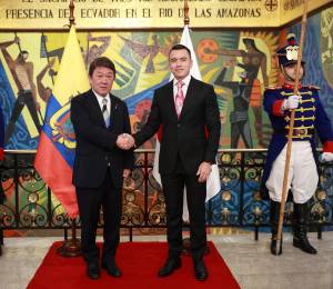 El ministro de Asuntos Exteriores de Japón, Motegi Toshimitsu, en el encuentro con el presidente Noboa.