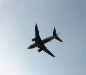 Fotografía referencial de un avión.