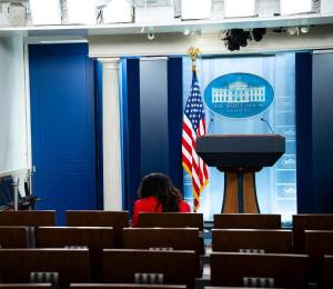 Periodistas de MS NOW, CNN y Politico fueron impedidos de ingresar a la Casa Blanca.
