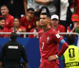 Cristiano Ronaldo reacciona tras el empate de su selección Portugal ante la República Democrática del Congo.