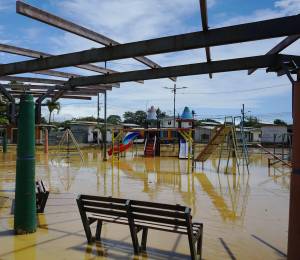 Inundación en el sector de Virgen del Cisne, en Tenguel, parroquia del Guayaquil.
