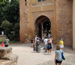 El Patronato de la Alhambra cerró sus instalaciones tras el episodio sísmico.