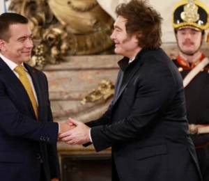 El presidente Daniel Noboa y su homólogo de Argentina, Javier Milei.