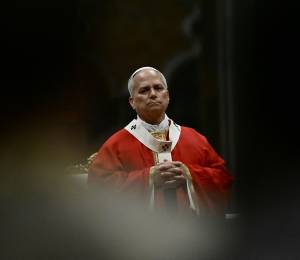 El Papa León XIV asiste a la santa misa de inauguración del año académico de las universidades pontificias en la Basílica de San Pedro, en el Vaticano, el 8 de octubre de 2026.