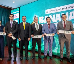 Directivos de AEBE e invitados especiales realizaron el corte de cinta de la inauguración de Banana Time Guayaquil 2026.