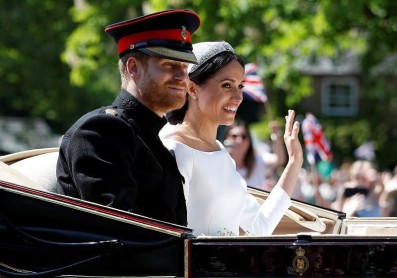 El príncipe Enrique y Meghan Markle hechizan las calles de Windsor