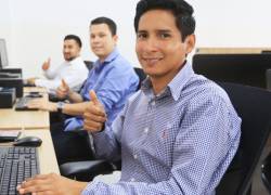Gobierno habilita cupos para acceder a la Educación General Básica Superior (EGB).