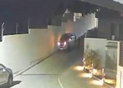 Camioneta robada en urbanización de Monteserrín, norte de Quito.