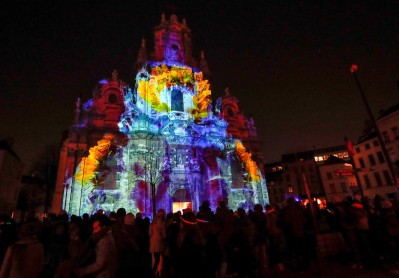 Se enciende la noche durante el Festival Brillante de Bruselas