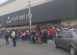 VIDEO: Esto dice la oferta de trabajo en Guayaquil que ha desencadenado enormes filas en el Mall del Río