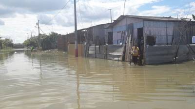 Inundaciones afectan a la poblaci&oacute;n en Milagro