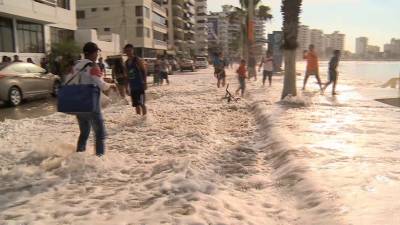 Oleaje también golpea a Salinas, Esmeraldas y Galápagos Oleaje también golpea a Salinas, Esmeraldas y Galápagos