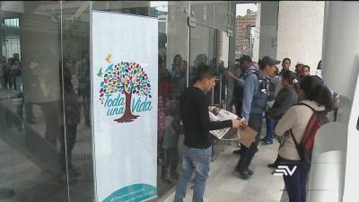 Extensas filas para acceder a "Plan Toda una Vida" Extensas filas para acceder a "Plan Toda una Vida"